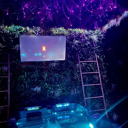 La Oh La La - Duplex Jungle & Jacuzzi Prive