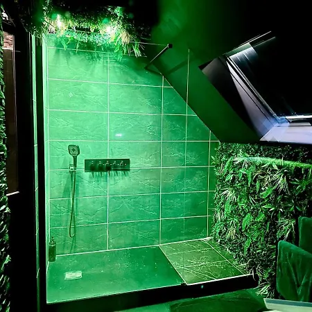 La Oh La La - Duplex Jungle & Jacuzzi Prive