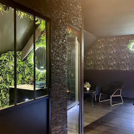 La Oh La La - Duplex Jungle & Jacuzzi Prive *